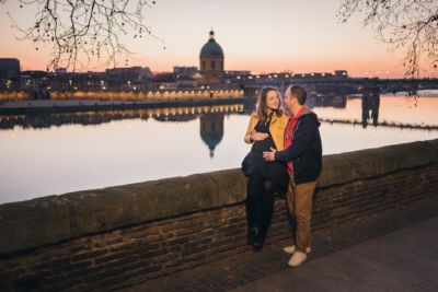 Couple sur les berges de la Garonne Photo grossesse toulouse bord de Garonne