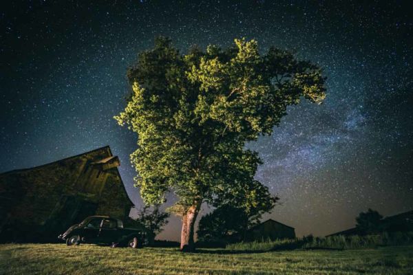 Réception dans la grange familiale à l'heure bleue